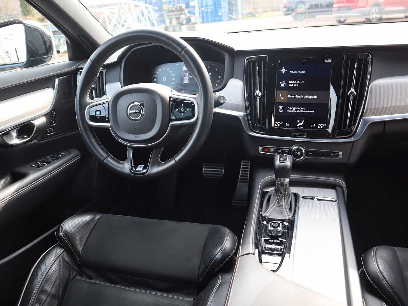 Volvo  D4 R Design HUD*Akustik*StdHzg*360°