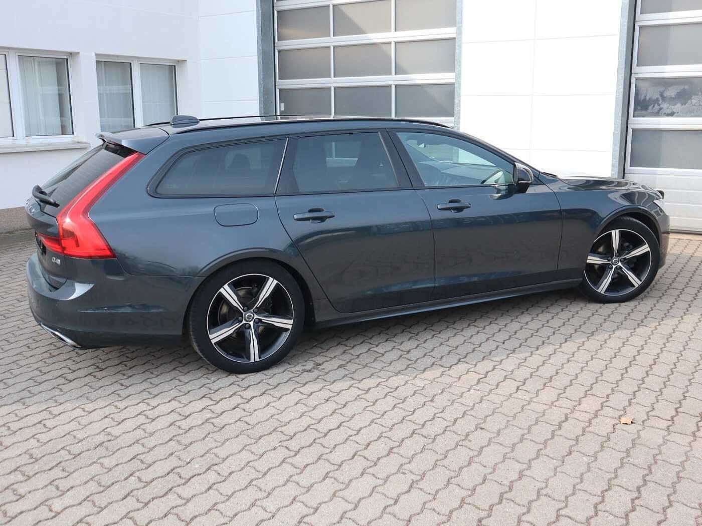 Volvo  D4 R Design HUD*Akustik*StdHzg*360°