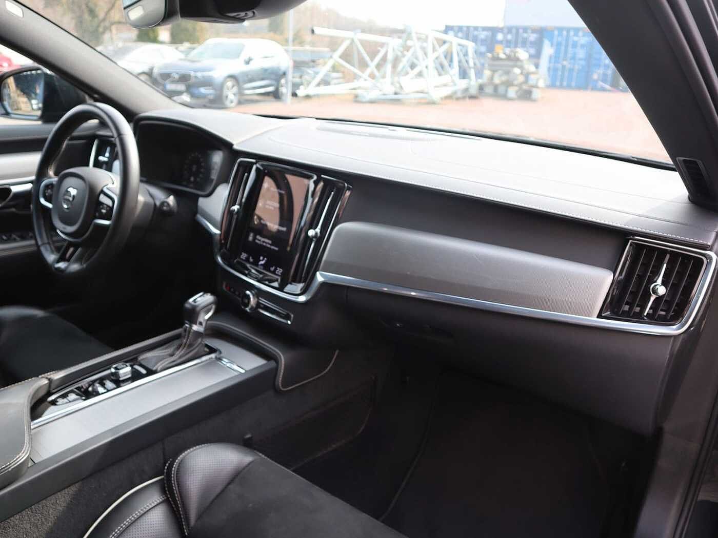 Volvo  D4 R Design HUD*Akustik*StdHzg*360°