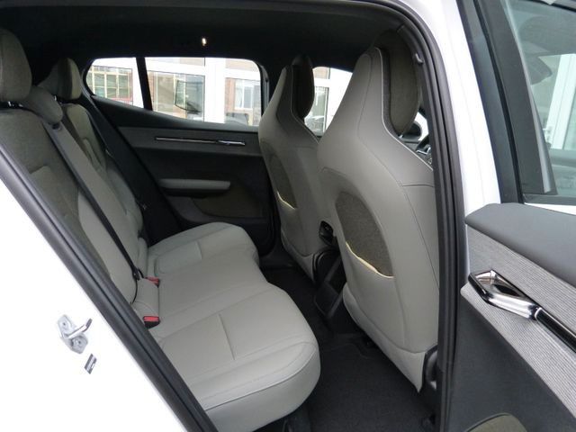 Volvo  Plus RWD Pure Electric