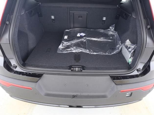 Volvo  175 kW Single Motor RWD Plus Dark