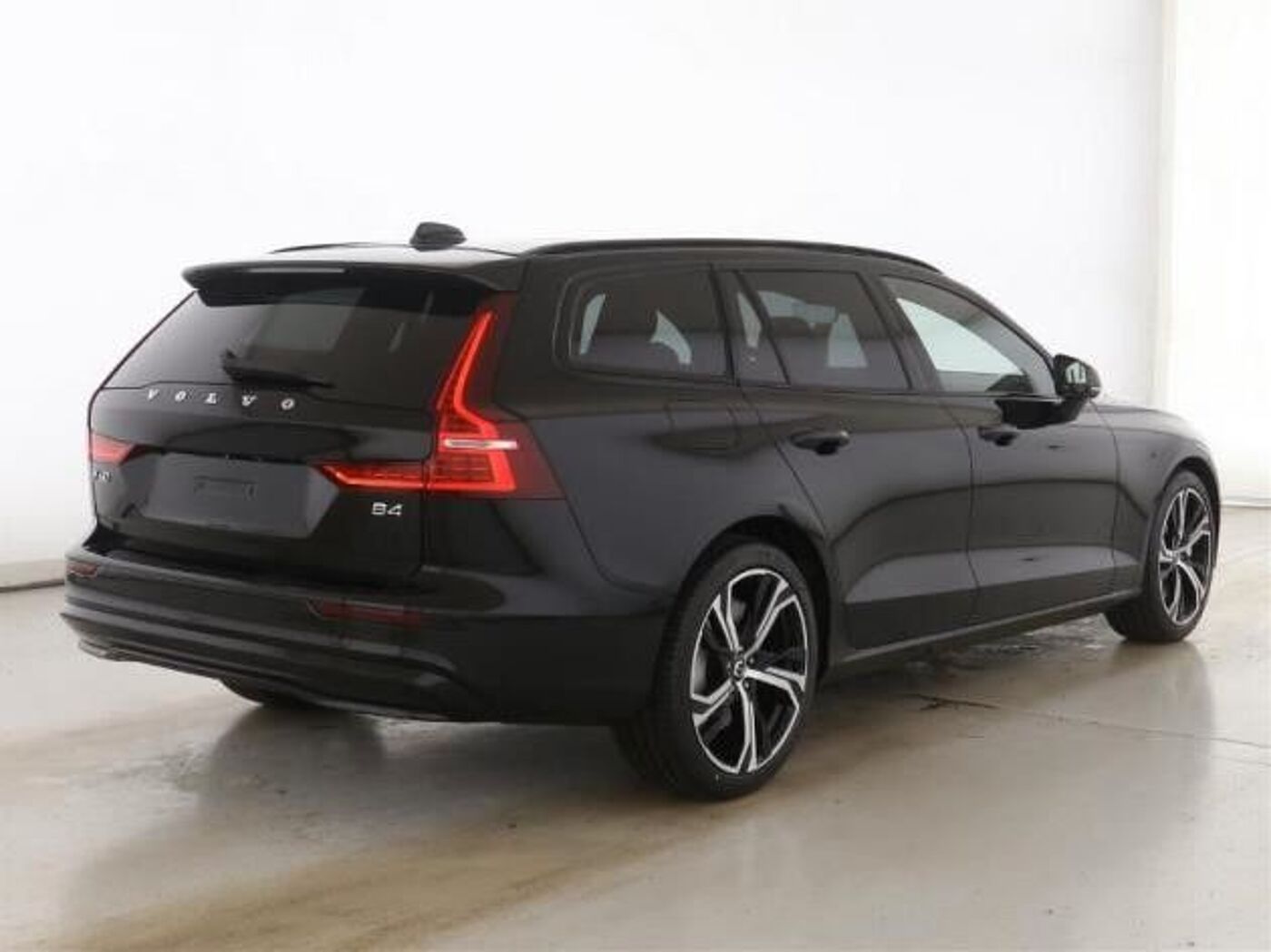 Volvo  B4 Ultra Dark