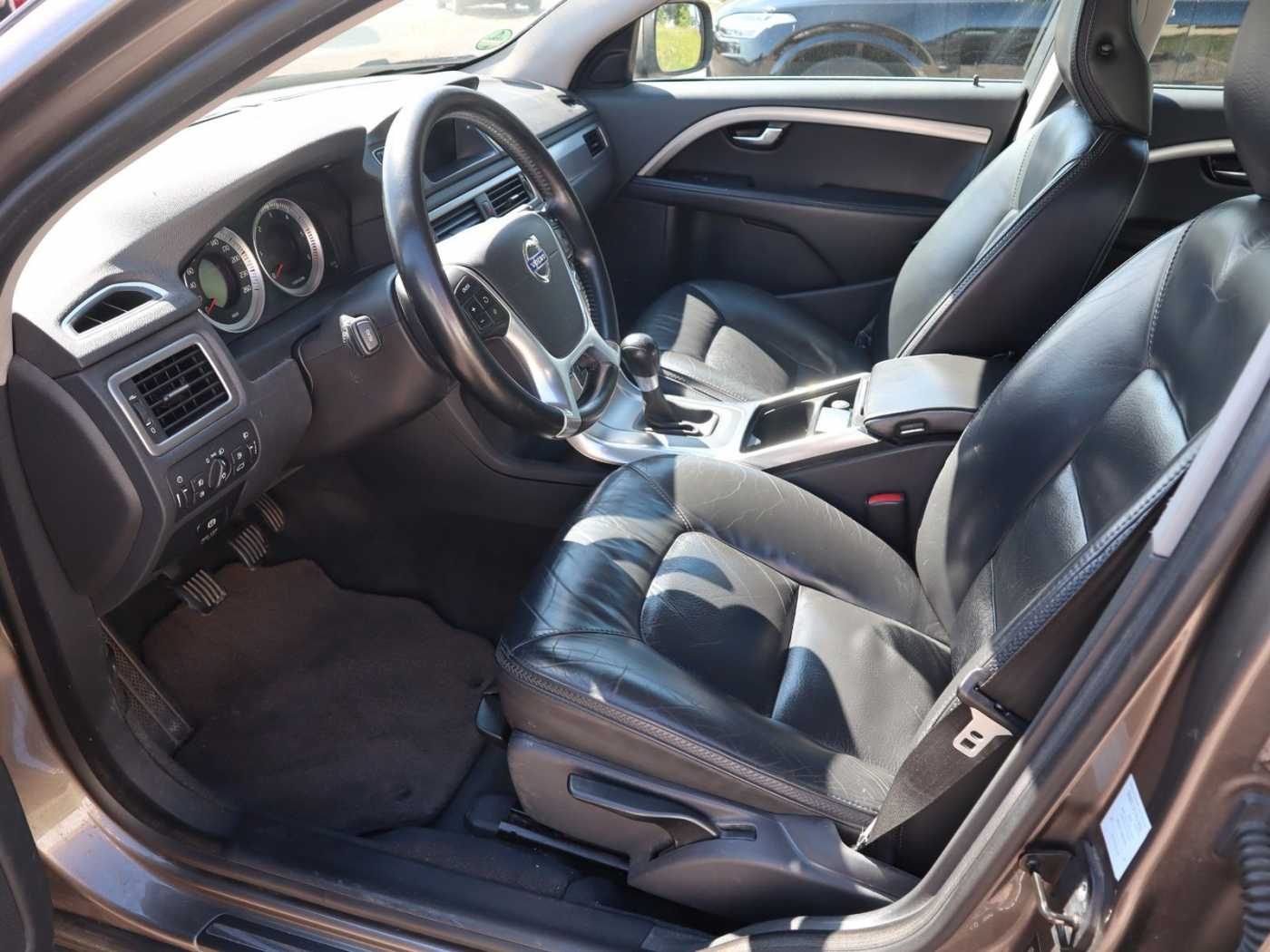 Volvo  D5 Momentum AWD