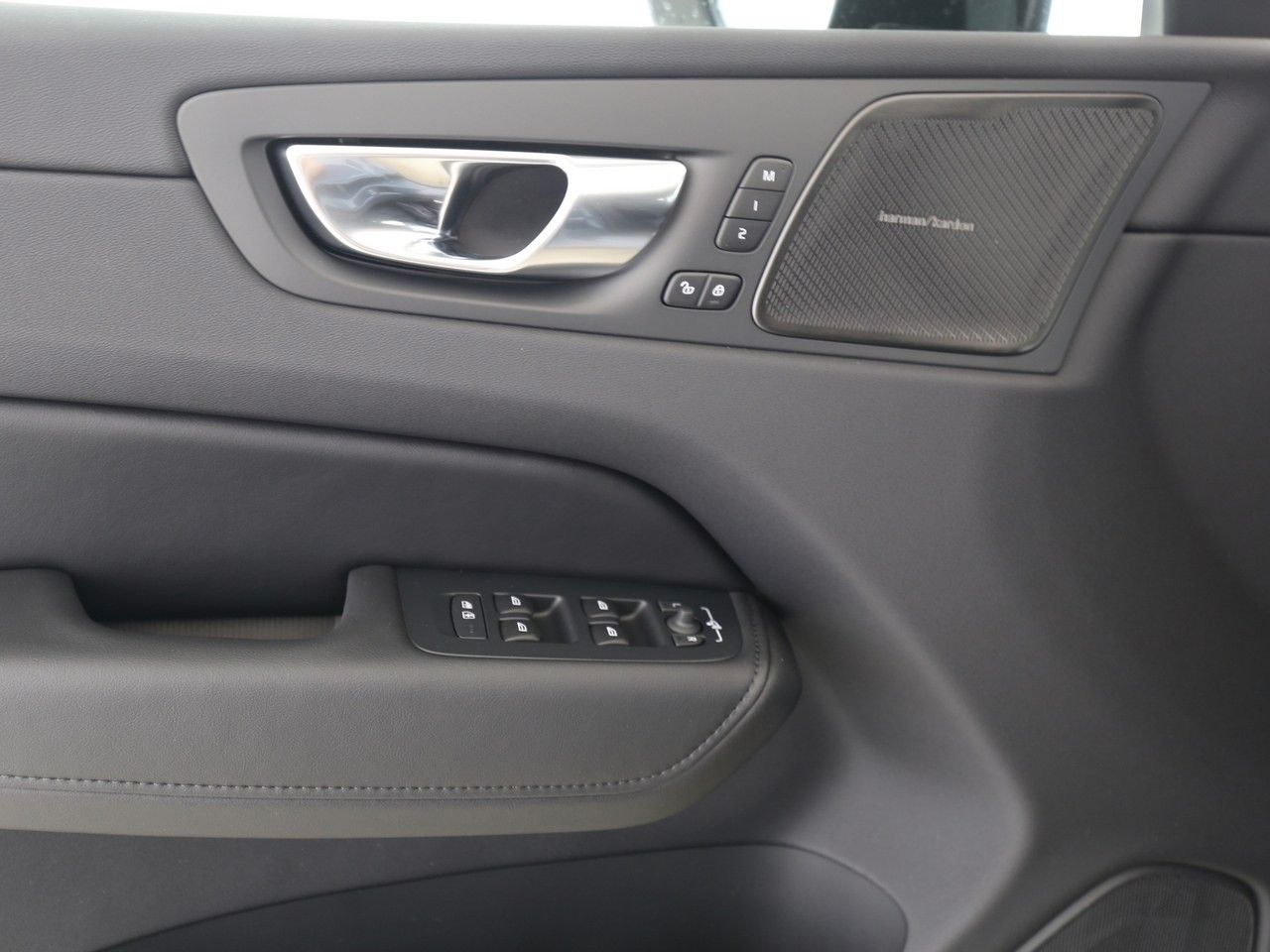Volvo  T8 Plus Dark Recharge Plug-In Hybrid AWD