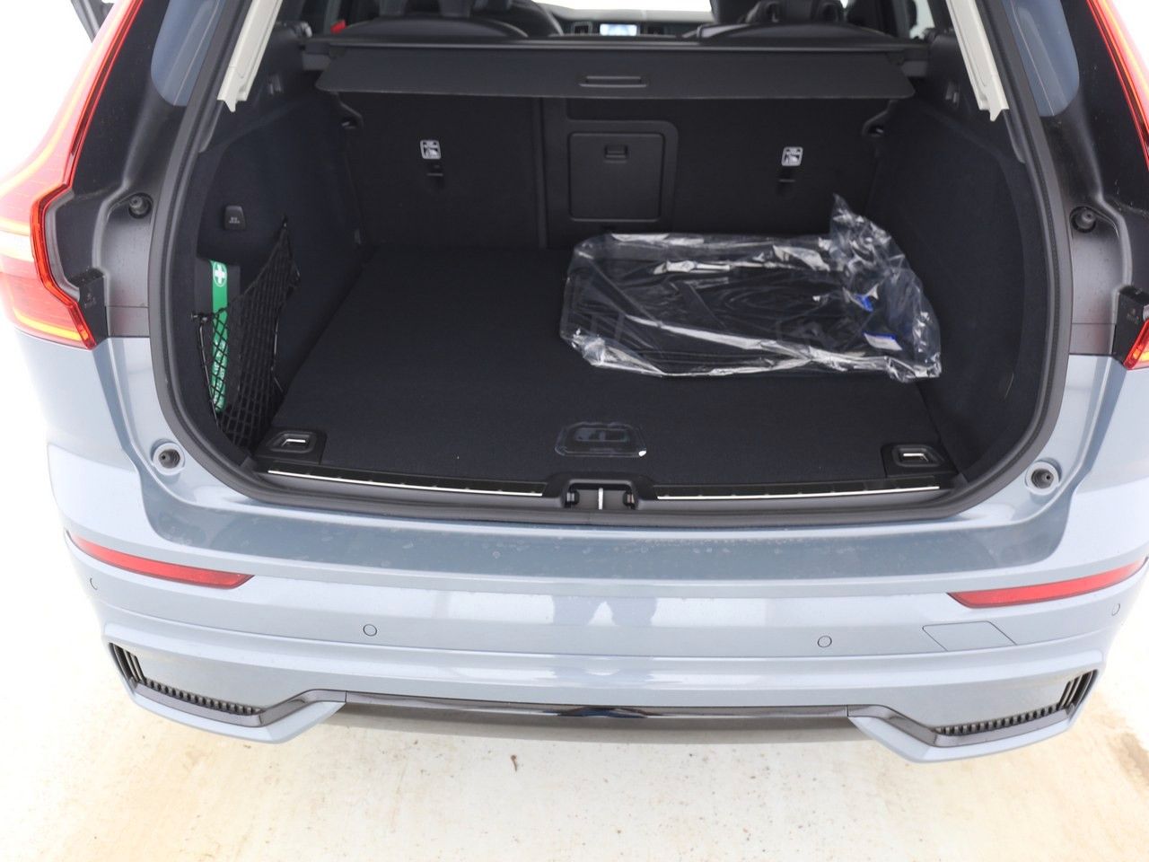 Volvo  T8 Plus Dark Recharge Plug-In Hybrid AWD