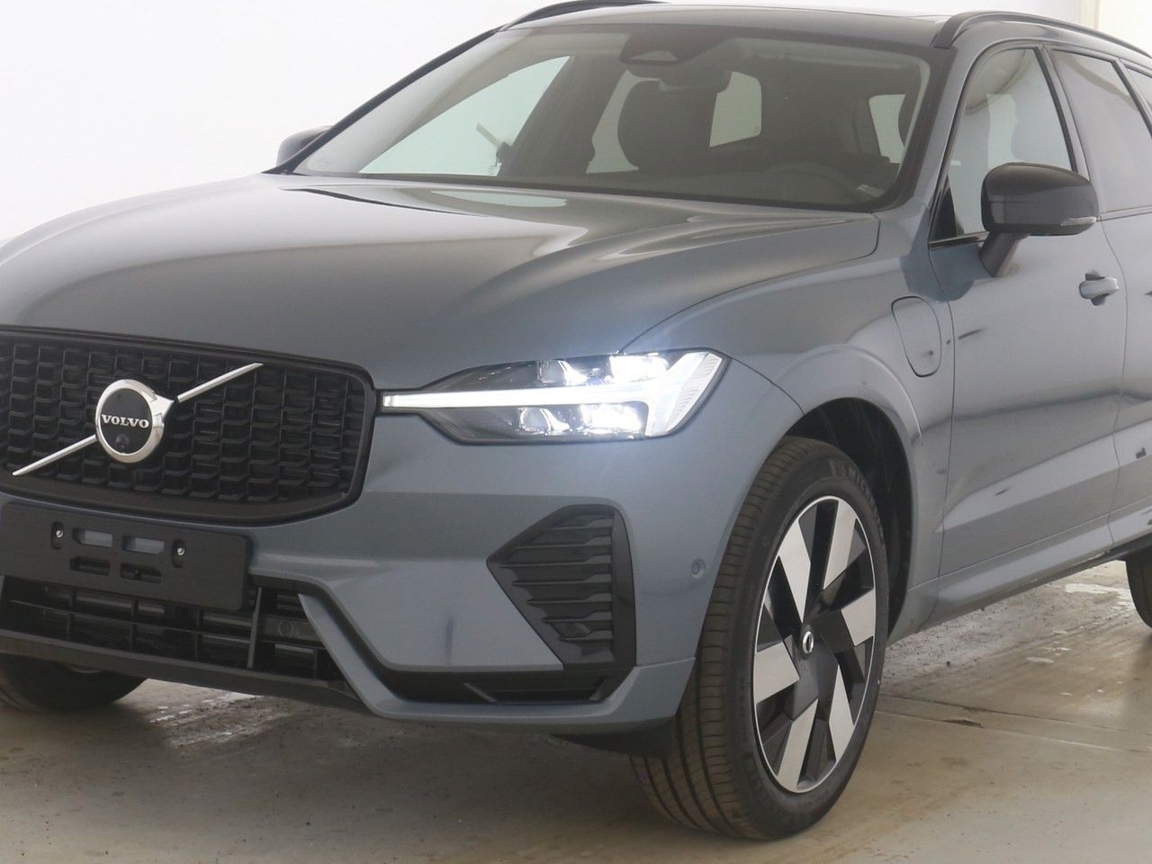 Volvo  T8 Plus Dark Recharge Plug-In Hybrid AWD