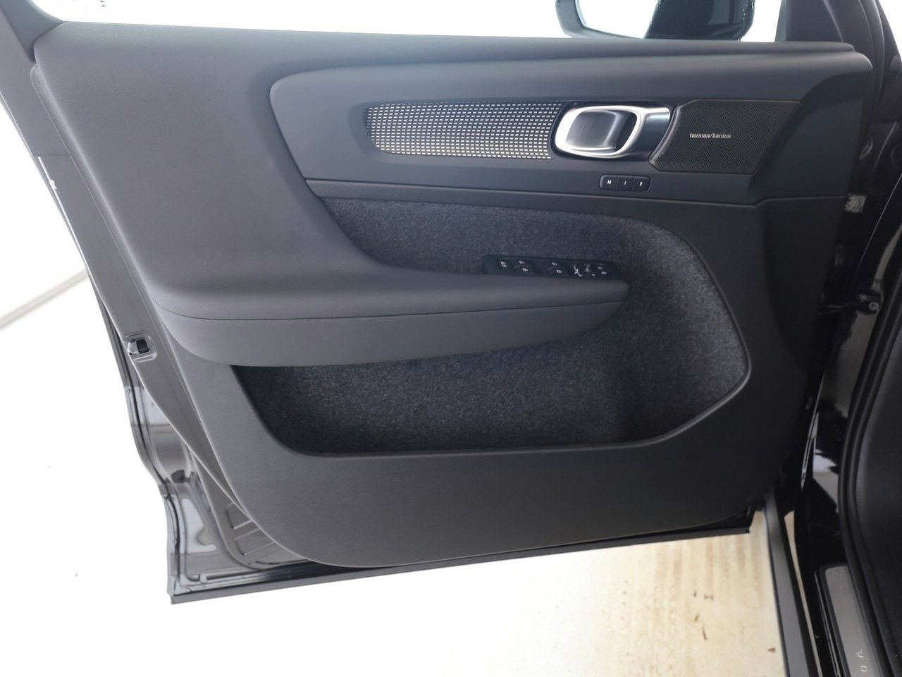 Volvo  B3 Plus Dark FWD