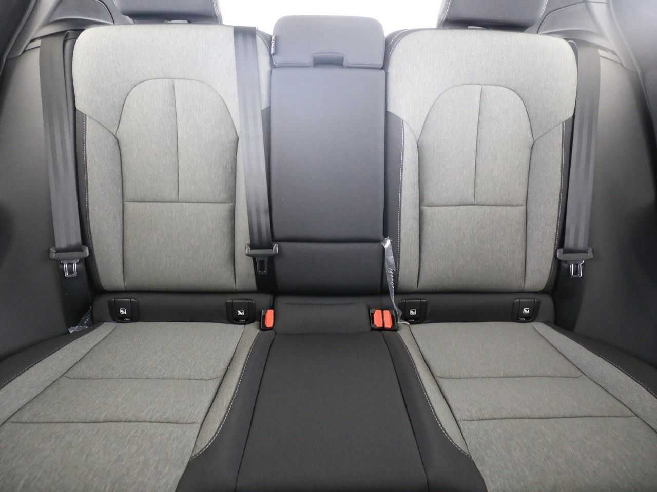Volvo  B3 Plus Dark FWD