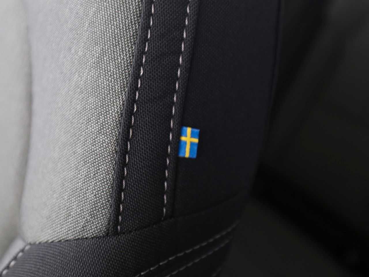 Volvo  B3 Plus Dark FWD