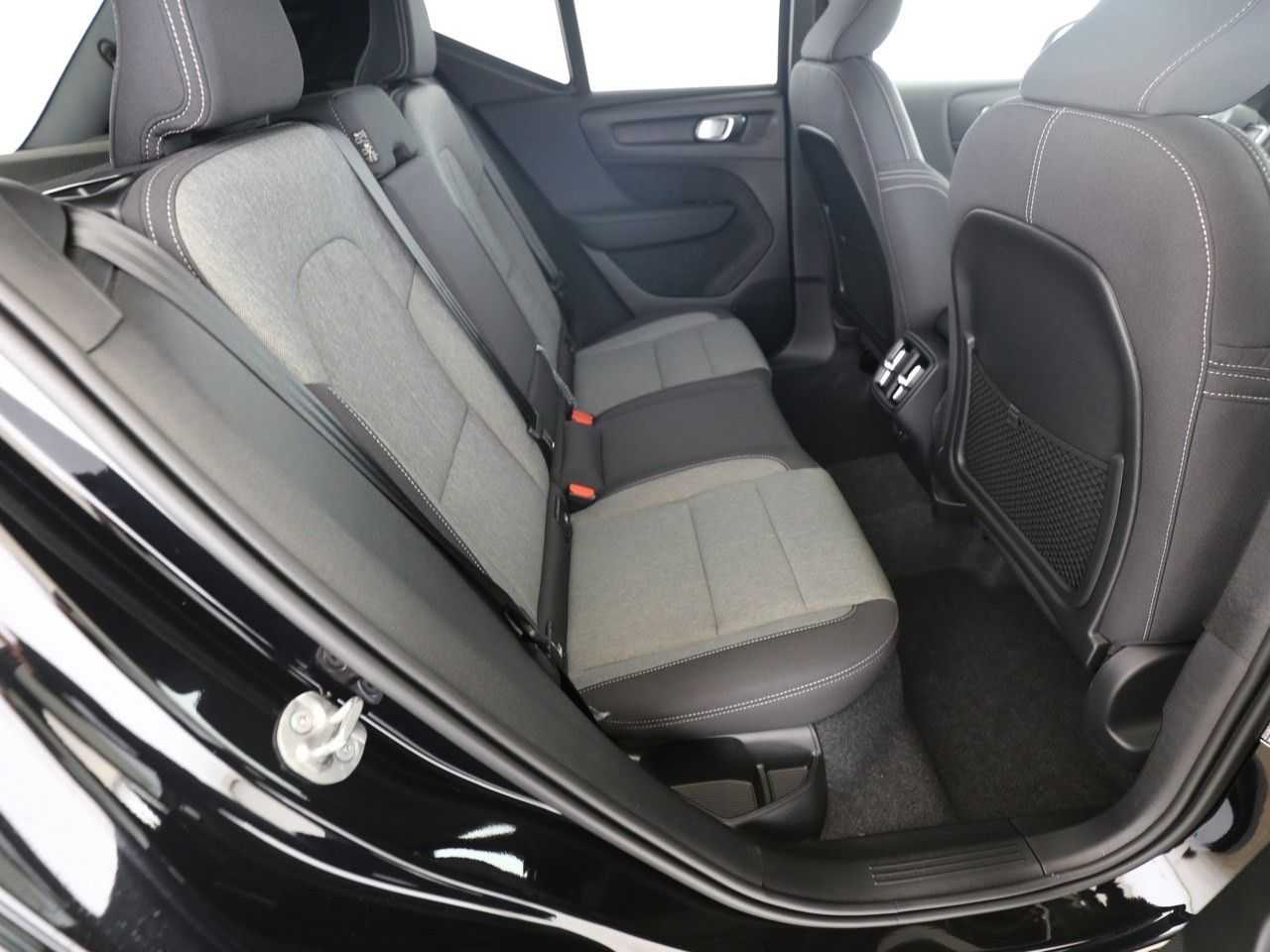 Volvo  B3 Plus Dark FWD