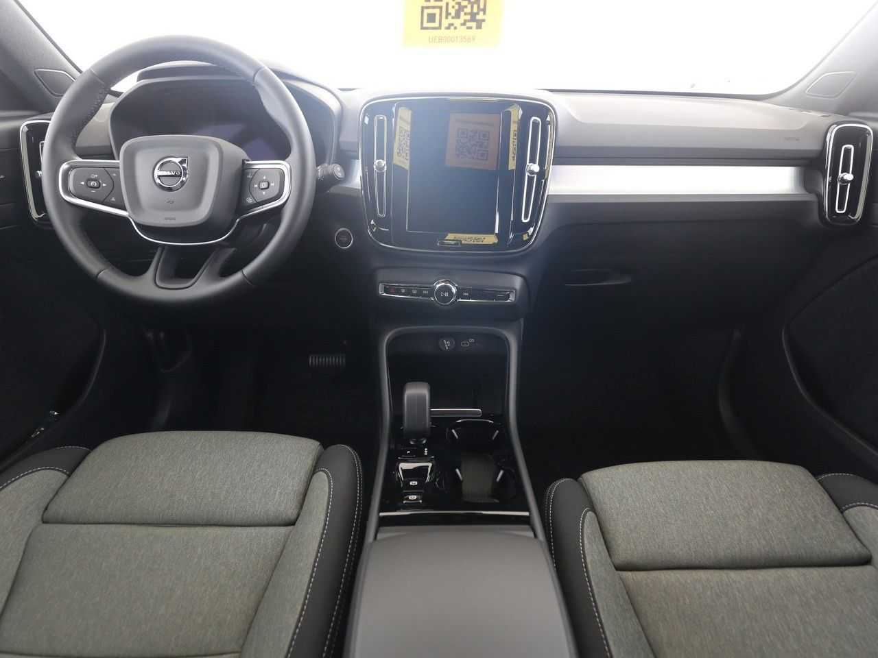Volvo  B3 Plus Dark FWD