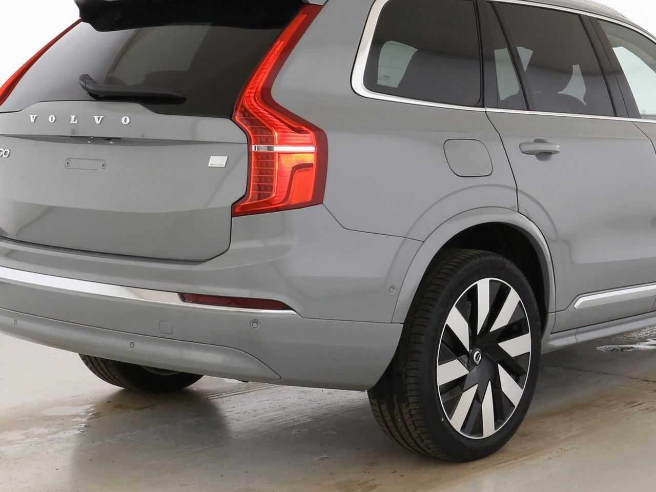 Volvo  T8 Ultra Bright Recharge Plug-In Hybrid AWD