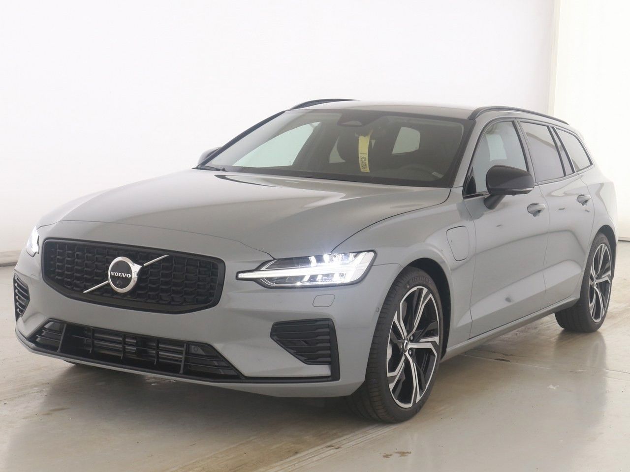 Volvo  T6 Plus Dark Recharge Plug-In Hybrid AWD