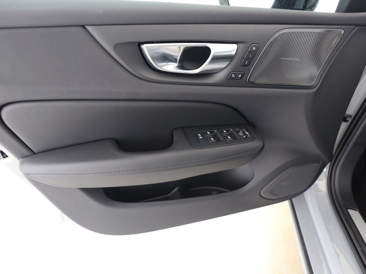 Volvo  T6 Plus Dark Recharge Plug-In Hybrid AWD