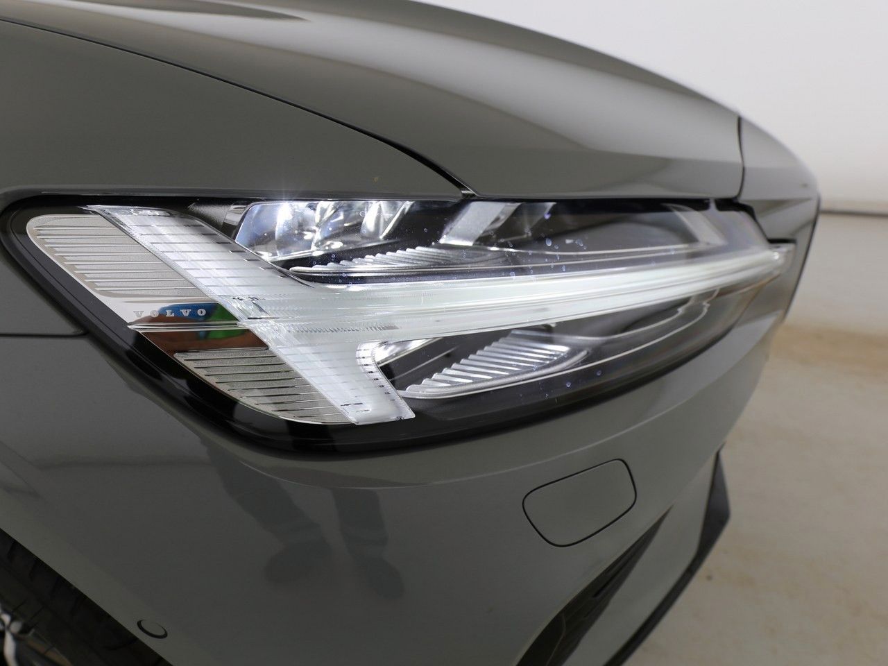 Volvo  T6 Plus Dark Recharge Plug-In Hybrid AWD