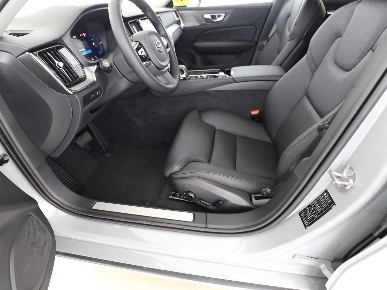 Volvo  T6 Plus Dark Recharge Plug-In Hybrid AWD