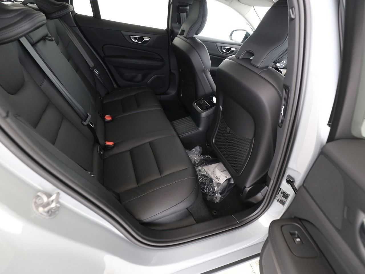 Volvo  T6 Plus Dark Recharge Plug-In Hybrid AWD