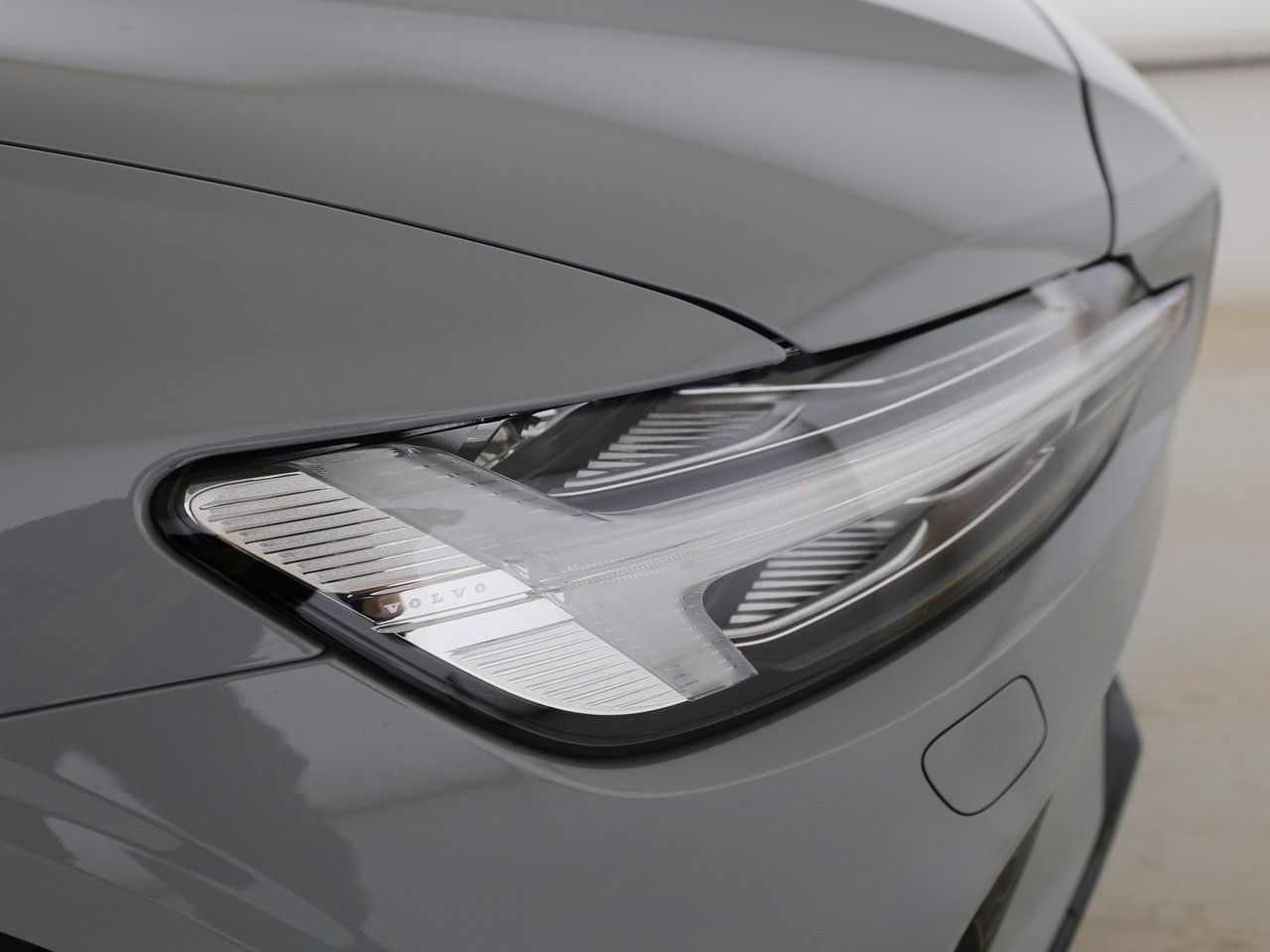 Volvo  T6 Plus Dark Recharge Plug-In Hybrid AWD