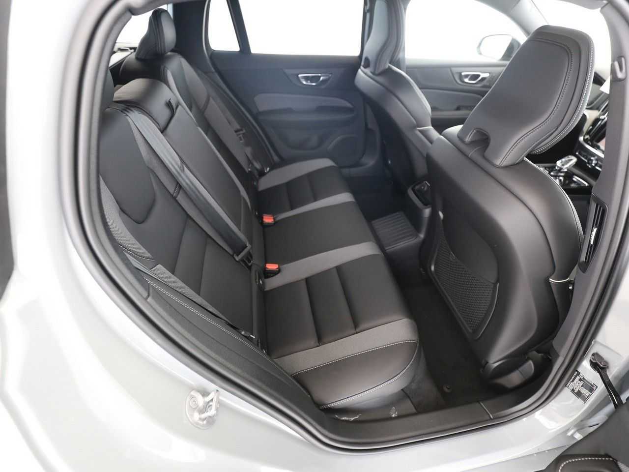 Volvo  T6 Plus Dark Recharge Plug-In Hybrid AWD