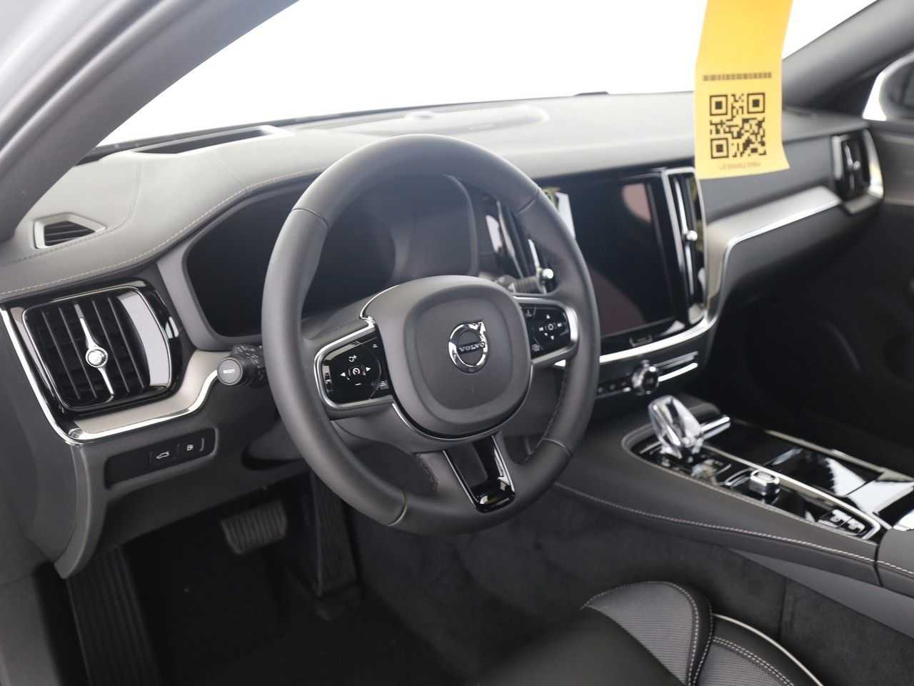 Volvo  T6 Plus Dark Recharge Plug-In Hybrid AWD