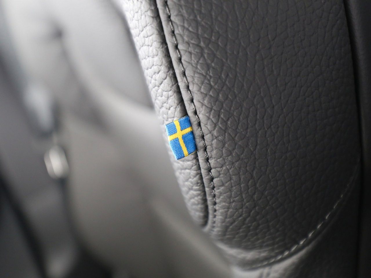 Volvo  T8 Ultra Dark Recharge Plug-In Hybrid AWD