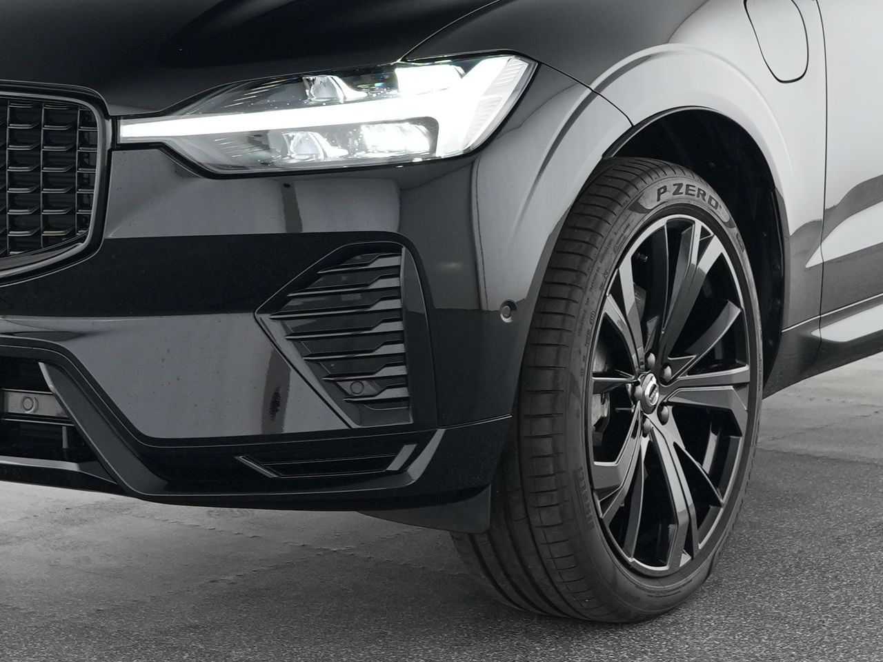 Volvo  Plus Black Edition Recharge Plug-In Hybrid