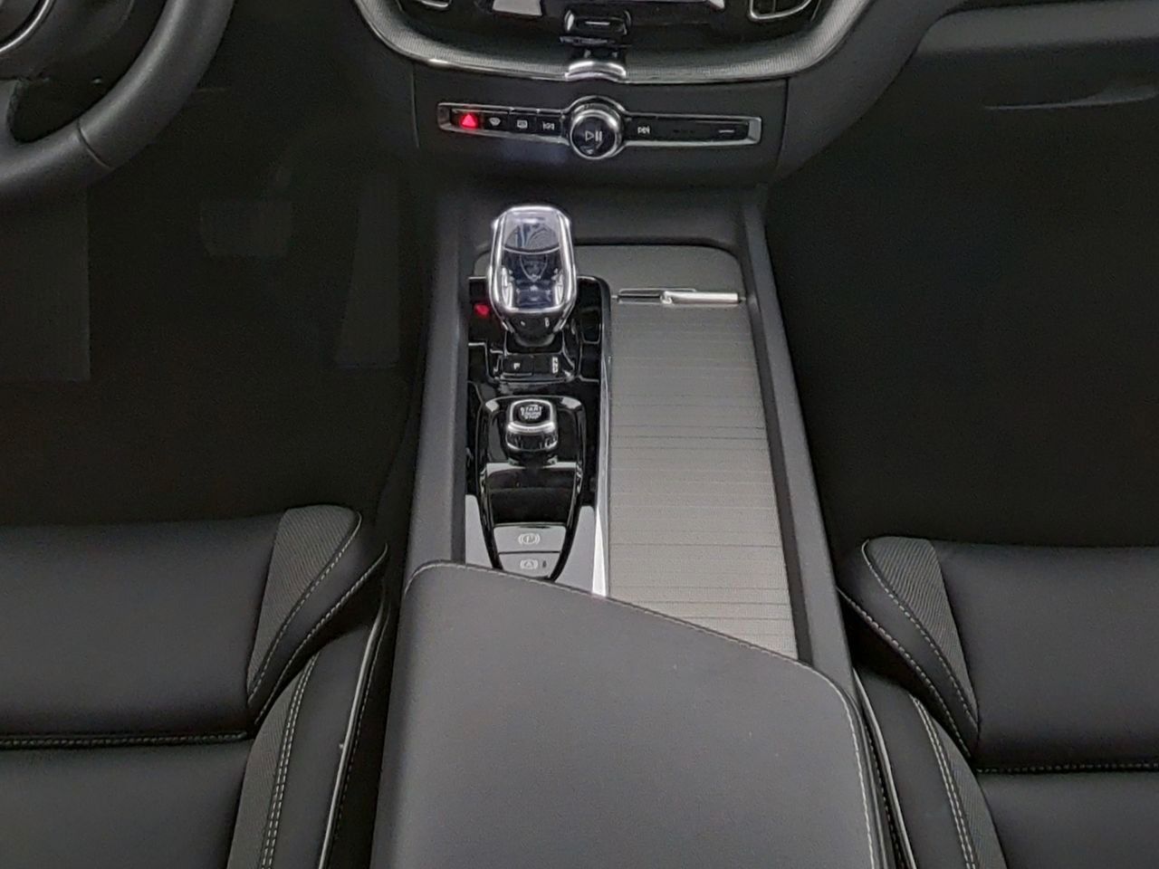 Volvo  Plus Black Edition Recharge Plug-In Hybrid