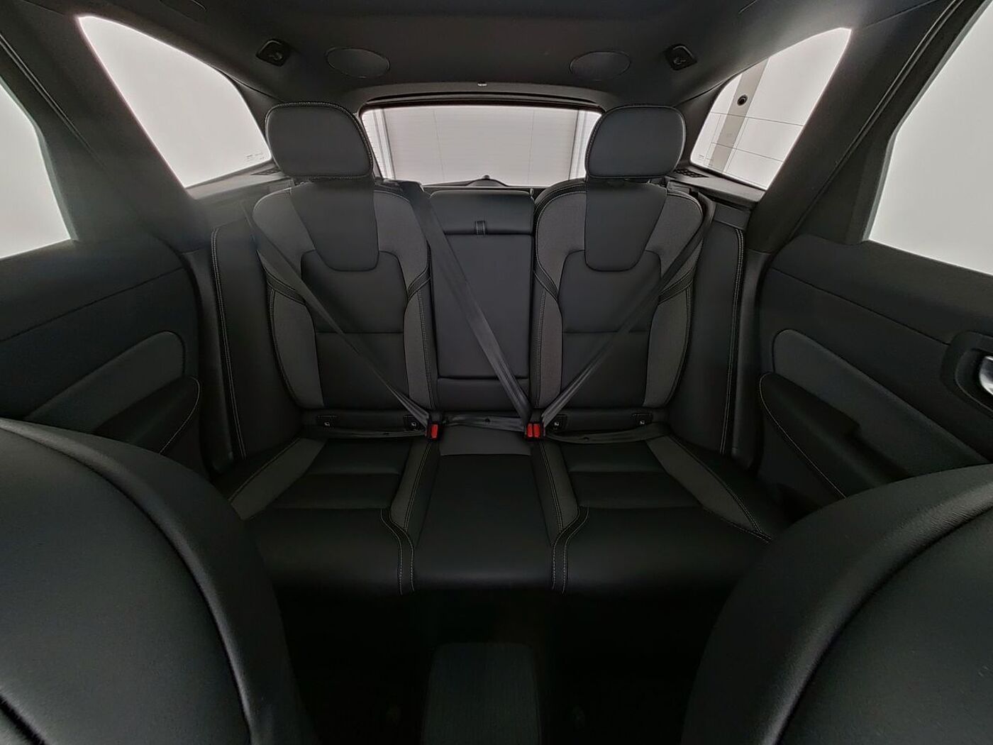 Volvo  Plus Black Edition Recharge Plug-In Hybrid