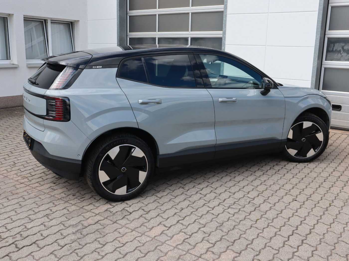 Volvo  Ultra AWD Performance Pure Electric