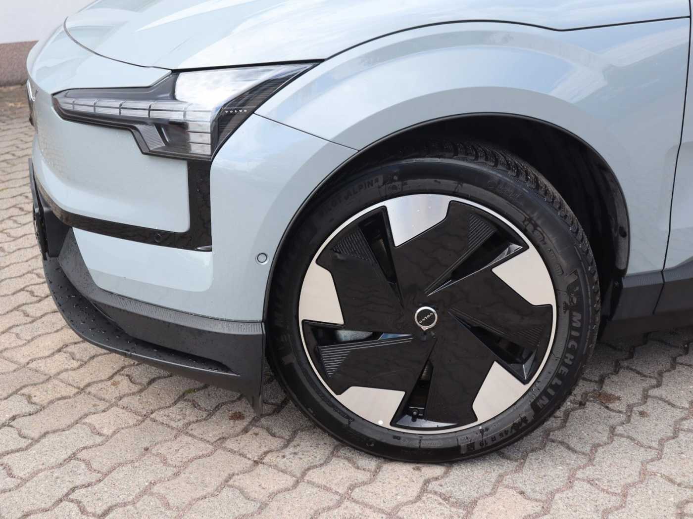 Volvo  Ultra AWD Performance Pure Electric