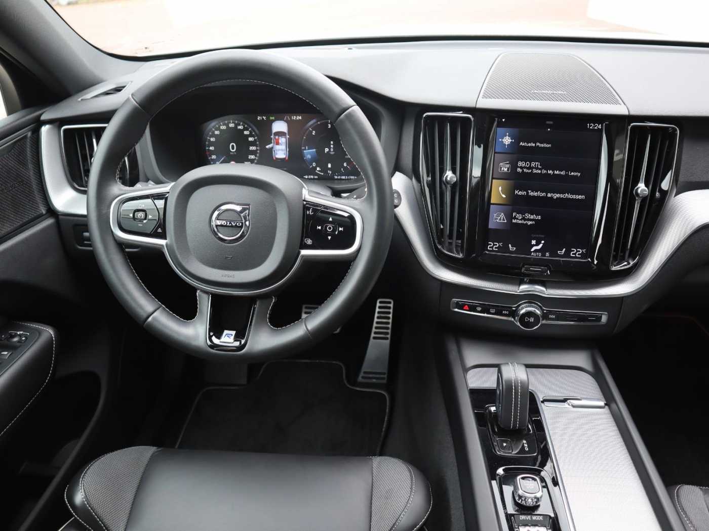 Volvo  B4 R Design AWD