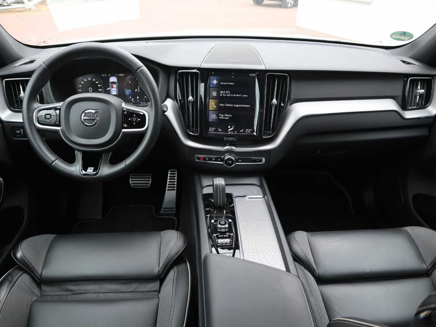 Volvo  B4 R Design AWD