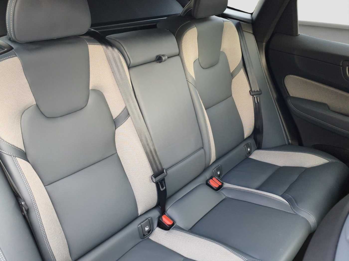 Volvo B4 R Design AWD