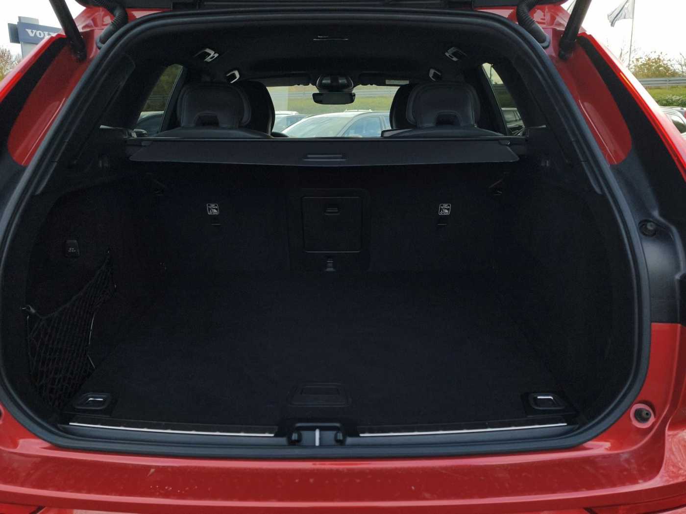 Volvo B4 R Design AWD