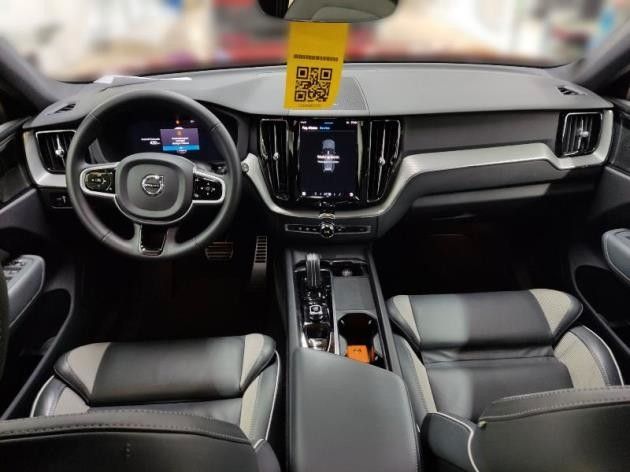 Volvo  B4 R Design AWD