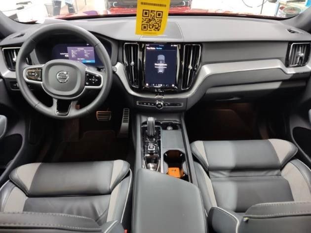 Volvo  B4 R Design AWD