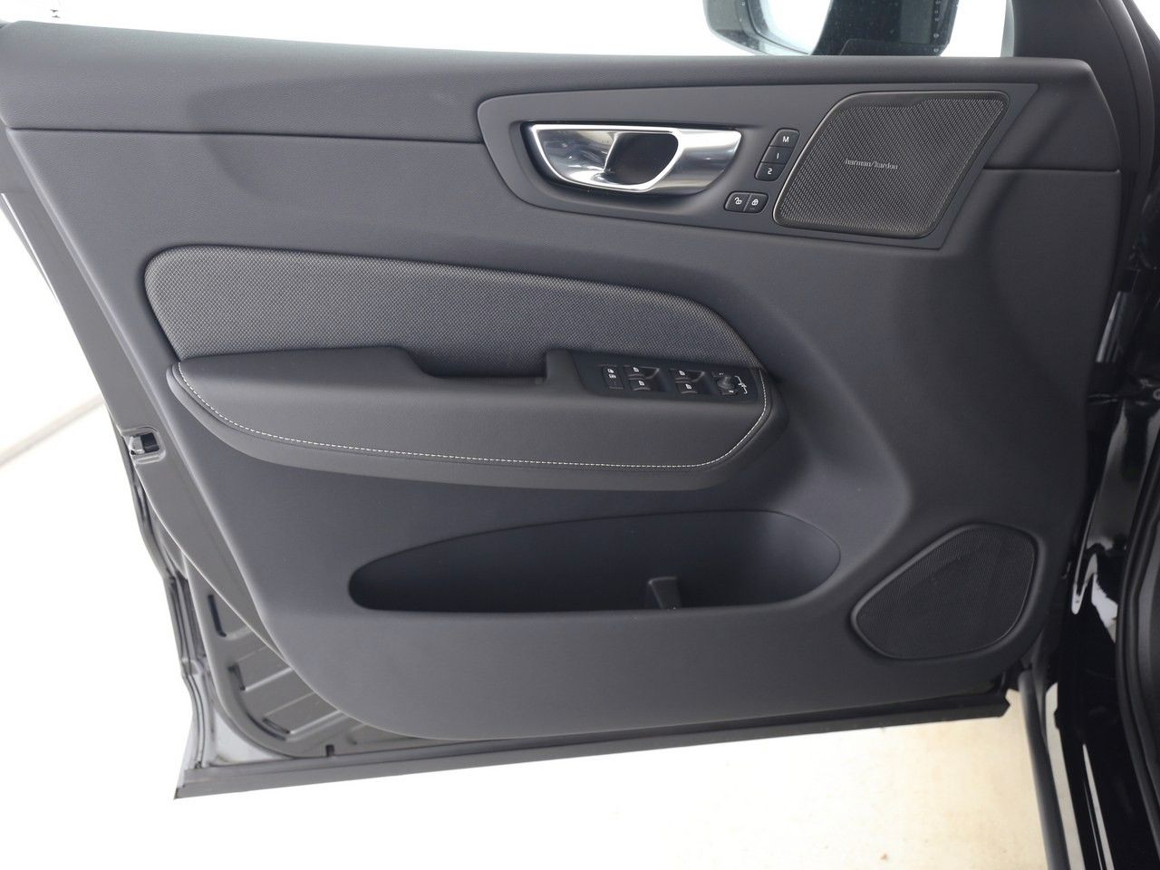 Volvo  B5 Plus Black Edition AWD