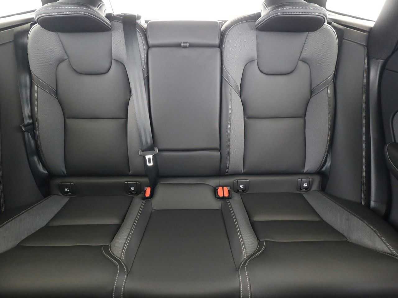 Volvo  B5 Plus Black Edition AWD