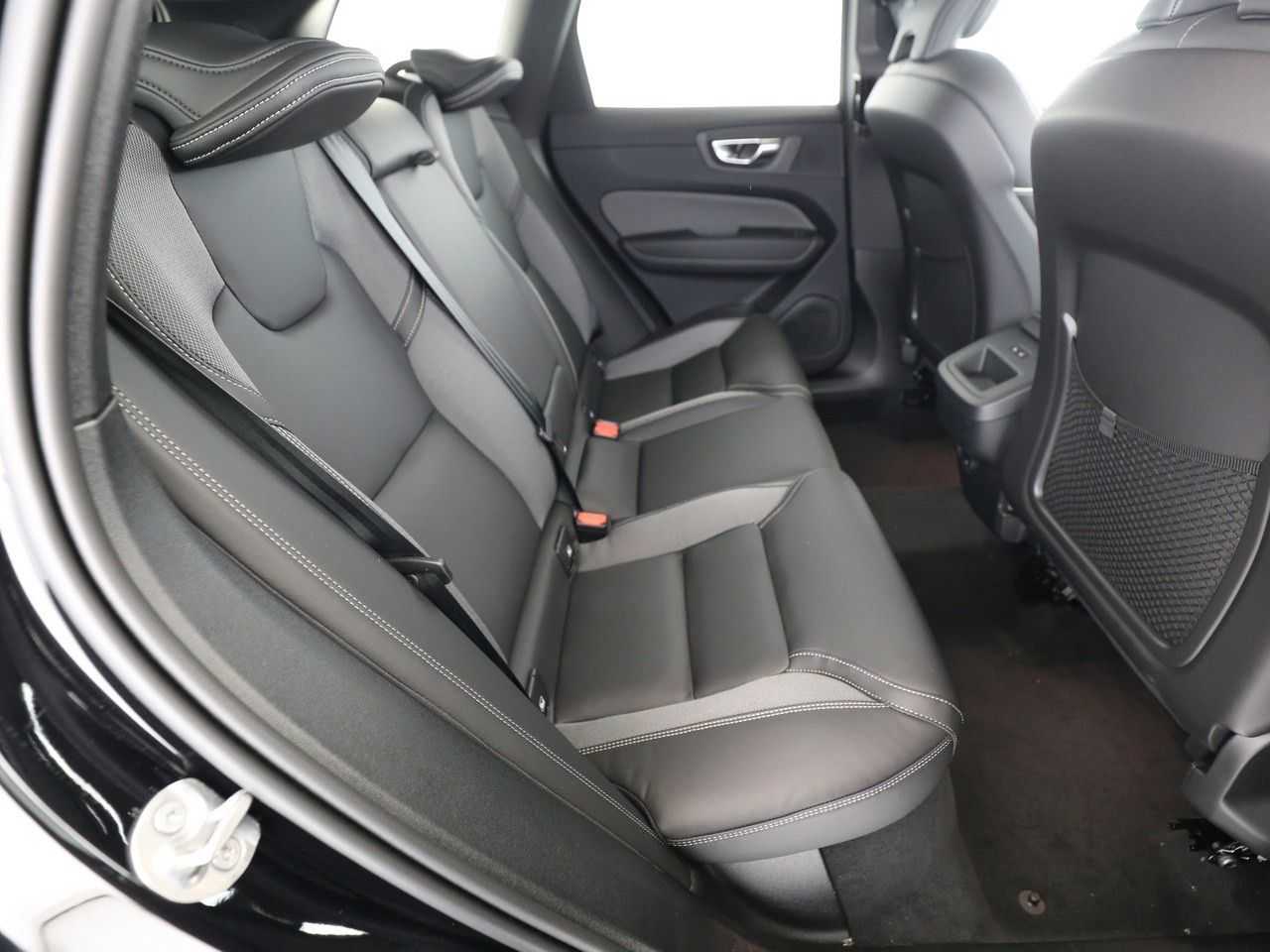 Volvo  B5 Plus Black Edition AWD