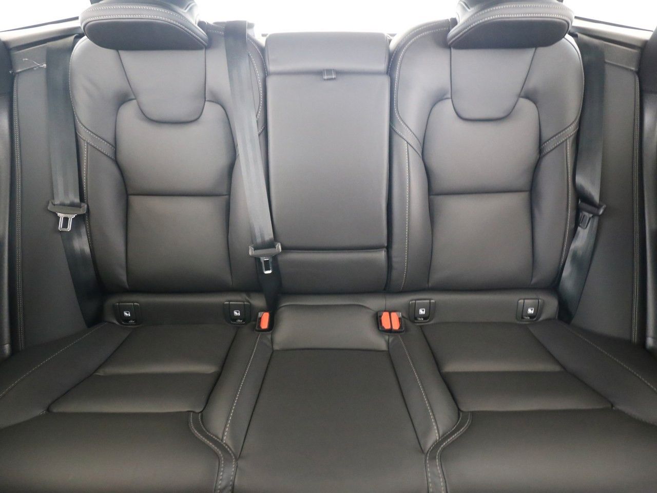 Volvo  B5 AWD Ultimate Black Edition Auto