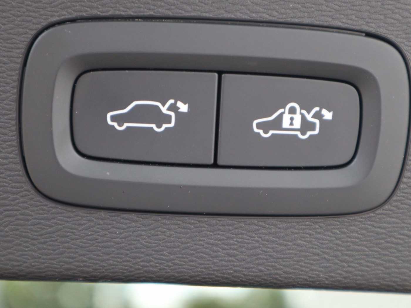 Volvo  Ultimate Recharge Pure Electric AWD