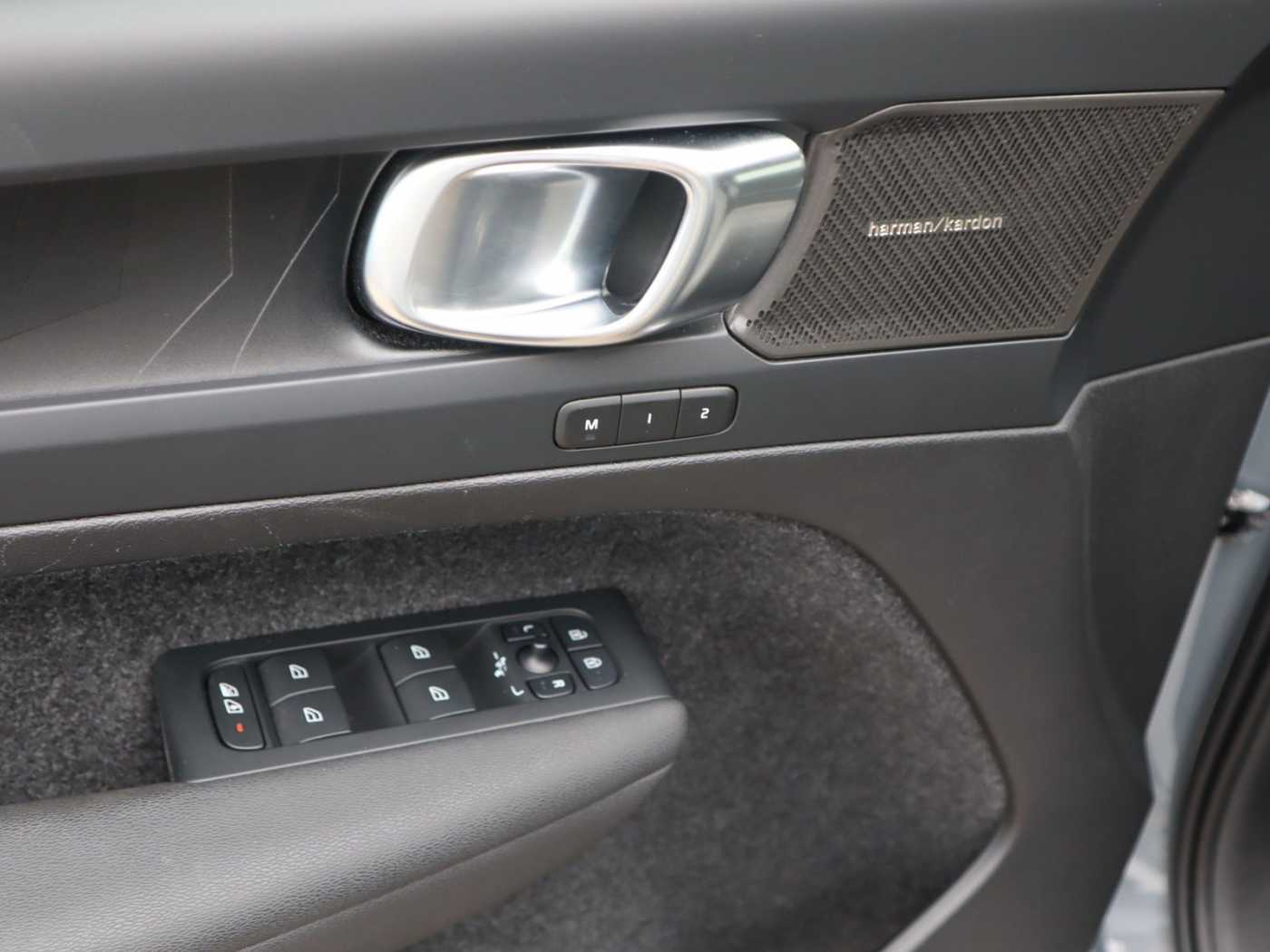 Volvo  Ultimate Recharge Pure Electric AWD