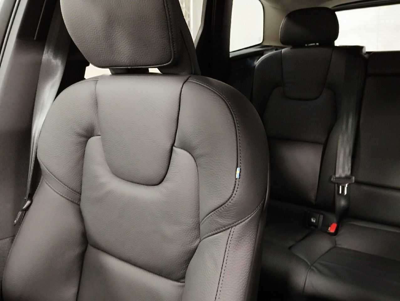 Volvo  B4 Plus Dark AWD*Standh. *FrontsH*