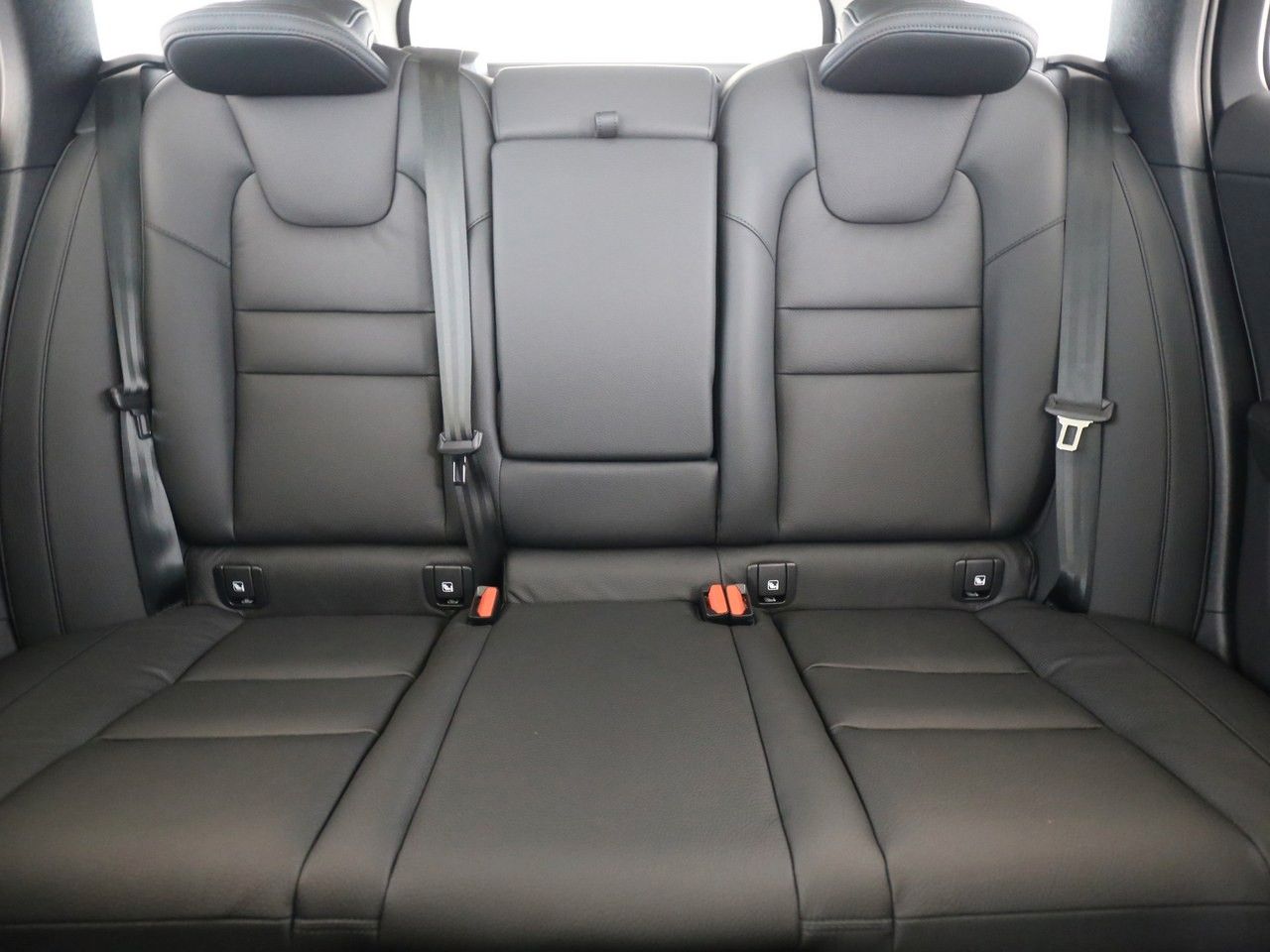 Volvo  T6 Ultra Dark Recharge Plug Hybrid AWD*360°