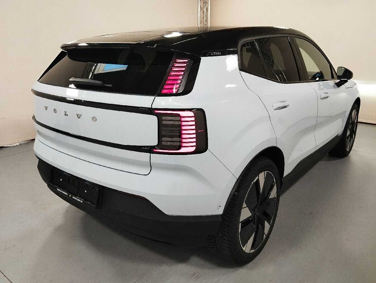 Volvo  Ultra AWD Performance Pure Electric