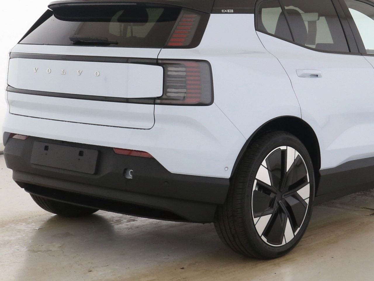 Volvo  Ultra AWD Performance Pure Electric