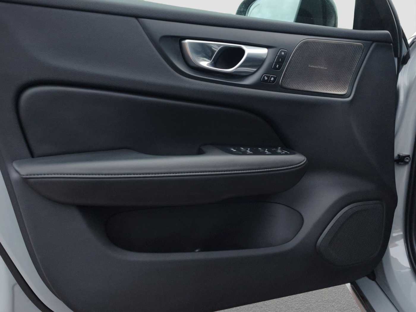 Volvo  T6 Plus Dark Recharge Plug-In Hybrid AWD*AHK