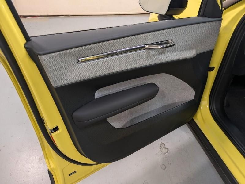 Volvo  Ultra 2WD Pure Electric