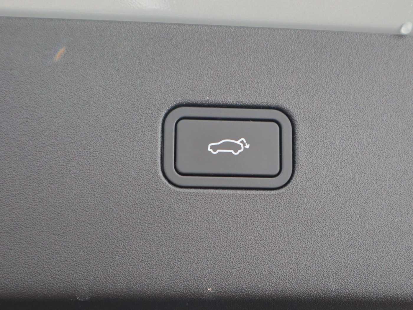 Volvo  Plus 2WD Pure Electric