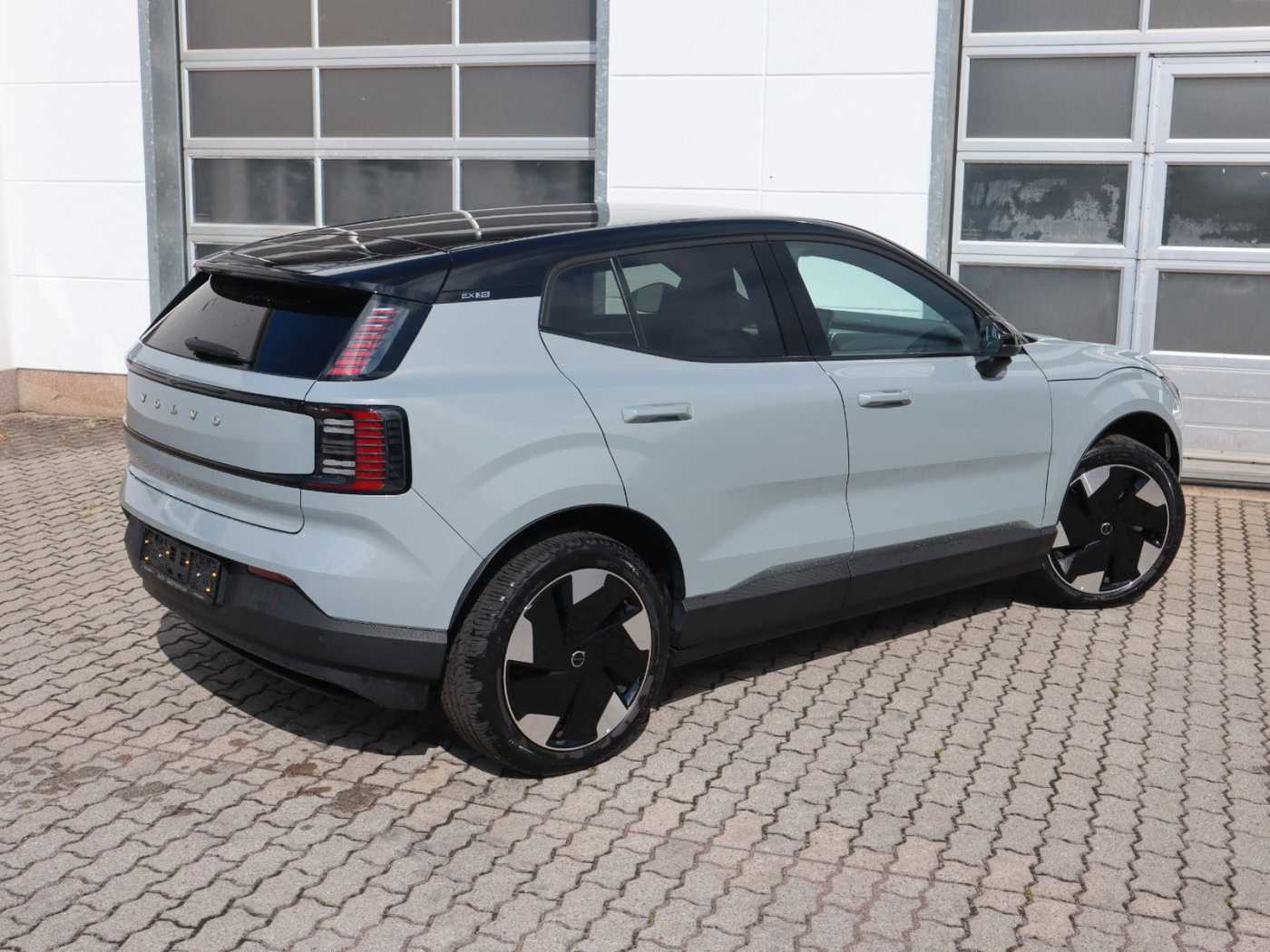 Volvo  Plus 2WD Pure Electric